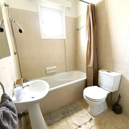 Διαμέρισμα Spacious 3apt Combo, Fast Wifi, 5min Walk To