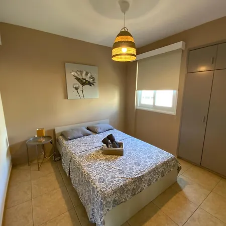 Spacious 3apt Combo, Fast Wifi, 5min Walk To Apartment Larnaca