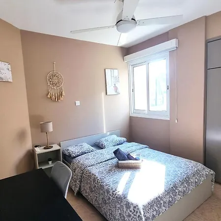 Spacious 3apt Combo, Fast Wifi, 5min Walk To * Larnaca