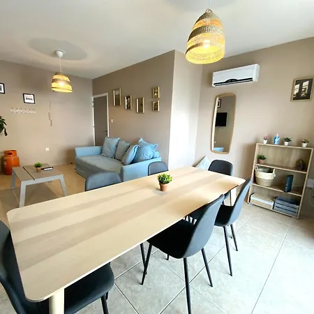 Spacious 3apt Combo, Fast Wifi, 5min Walk To * Larnaca