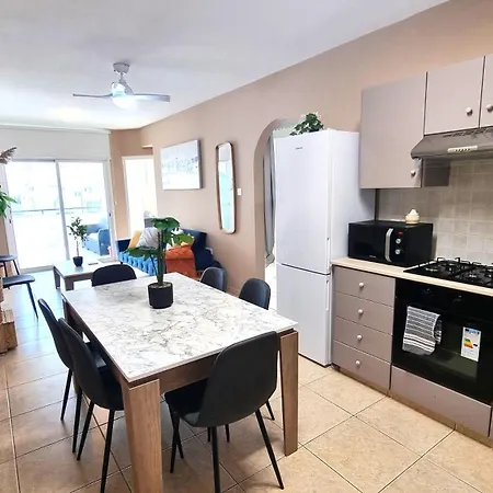 Spacious 3apt Combo, Fast Wifi, 5min Walk To