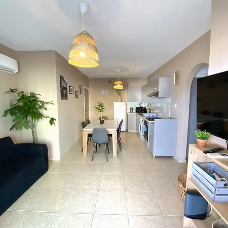 Spacious 3apt Combo, Fast Wifi, 5min Walk To Apartment Larnaca