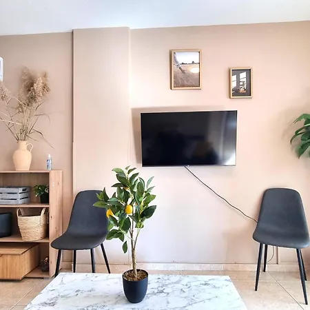 Spacious 3apt Combo, Fast Wifi, 5min Walk To Larnaca