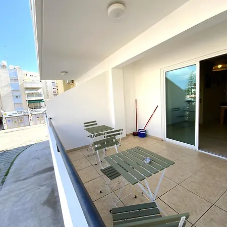 Spacious 3apt Combo, Fast Wifi, 5min Walk To Apartment Larnaca