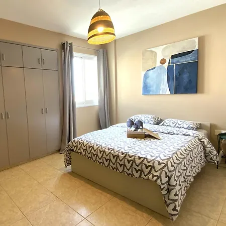 Spacious 3apt Combo, Fast Wifi, 5min Walk To Apartment Larnaca