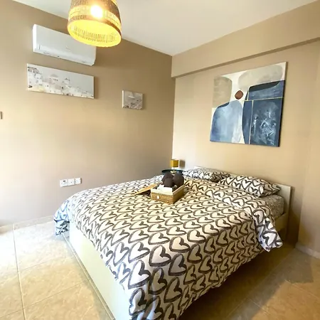 Spacious 3apt Combo, Fast Wifi, 5min Walk To Apartment Larnaca