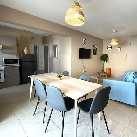 Lejlighed Spacious 3apt Combo, Fast Wifi, 5min Walk To