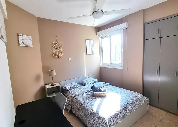 Spacious 3apt Combo, Fast Wifi, 5min Walk To * Lárnaca