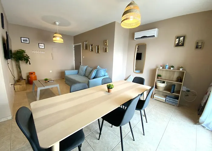 Spacious 3apt Combo, Fast Wifi, 5min Walk To * Lárnaca