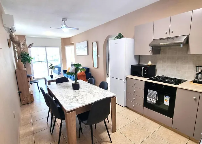 Spacious 3apt Combo, Fast Wifi, 5min Walk To