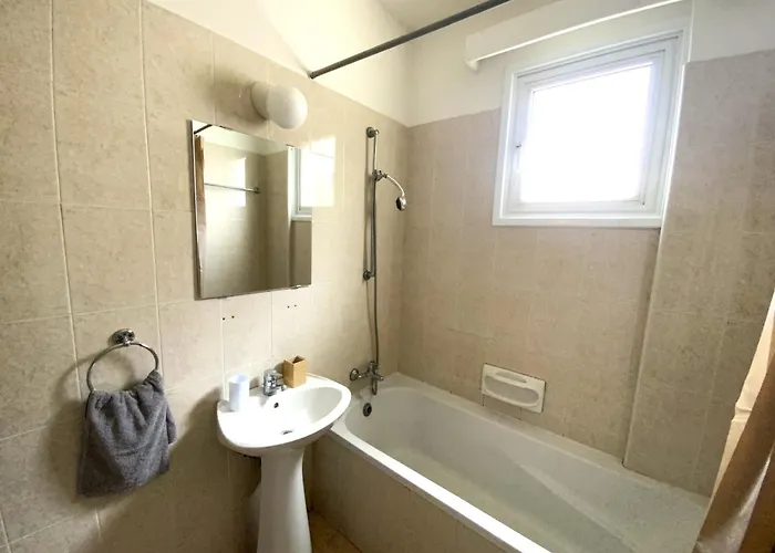 Apartamento Spacious 3apt Combo, Fast Wifi, 5min Walk To Lárnaca