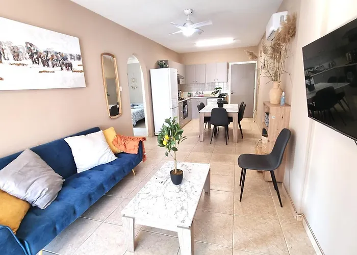 Spacious 3apt Combo, Fast Wifi, 5min Walk To Lárnaca